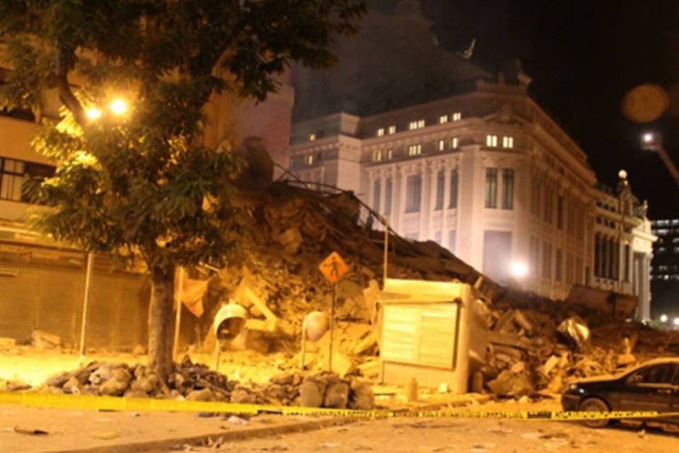Vídeos mostram tensão após queda de prédios no Rio