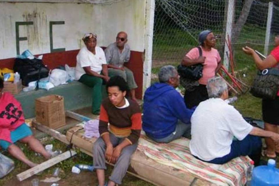 Desabrigados lotam ginásio em Teresópolis, que já tem 130 mortos