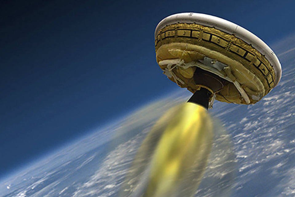 Nasa lança "disco voador" para testar aterrissagem em Marte