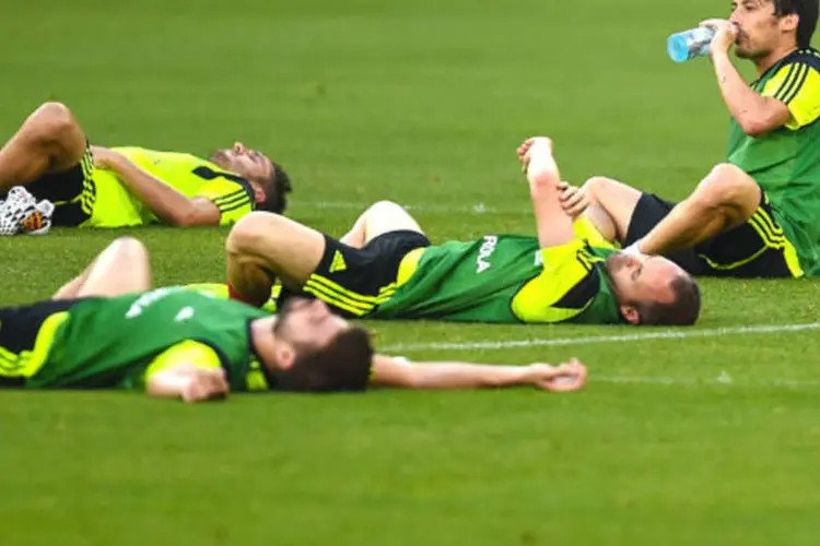 Seleção da Espanha descansa durante treino antes da Copa do Mundo: Justiça determinou pausa para água e descanso (David Ramos/Getty Images)