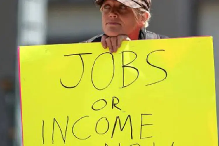 
	Protesto contra o desemprego nos Estados Unidos re&uacute;ne manifestantes na Calif&oacute;rnia: os analistas projetavam 365.00 novos pedidos
 (Justin Sullivan/Getty Images/AFP)