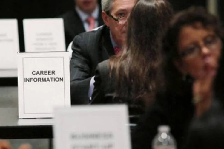 
	Desempregados se candidatam a vagas em uma feira de empregos em Nova York: os analistas previam uma queda nos pedidos
 (Spencer Platt/Getty Images/AFP)