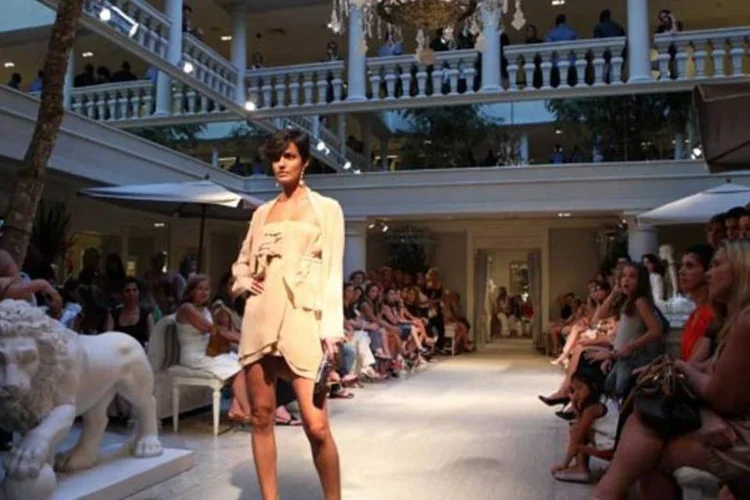 Desfile da Daslu: um dos acordos é que sejam comercializados produtos específicos, fabricados com a marca própria