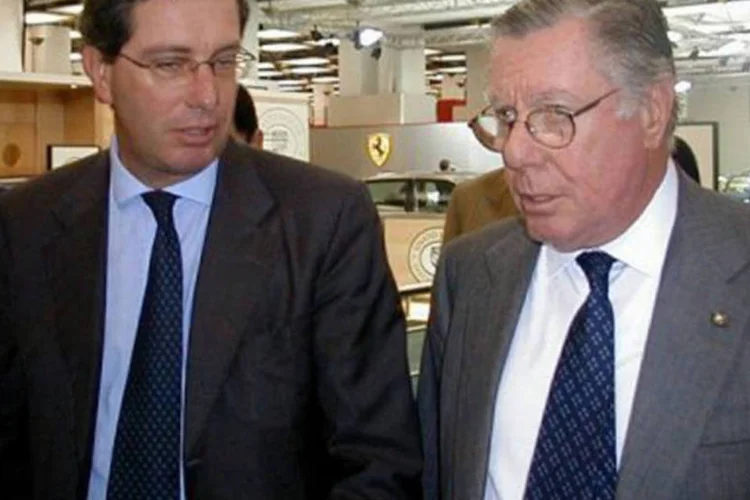 Sergio Pininfarina conversa com seu filho Andrea, morto em 2008: "A Itália perde um de seus embaixadores mais prestigiosos", lamentou o dono da Maserati (©AFP/Arquivo)