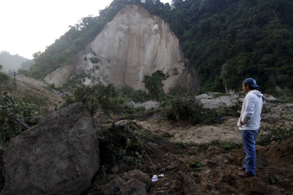 Deslizamento de terra deixa 16 mortos na Guatemala