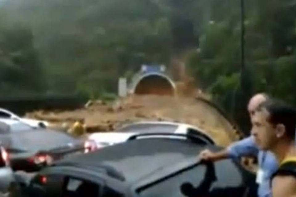 Deslizamento mata uma pessoa na Rodovia dos Imigrantes