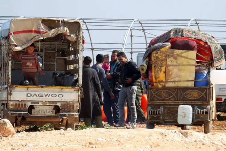 
	Deslocados internos: a ONU enviou caravanas adicionais para entregar roupa de frio e material b&aacute;sico para atender mais de 30.000 civis
 (Ammar Abdullah / Reuters)
