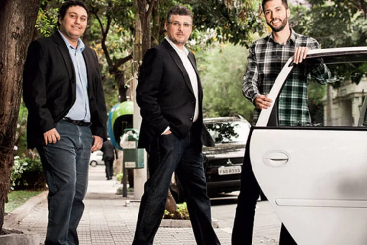 André Insardi, do Meia Bandeirada, Arthur Pelanda, do Taxijá, e Fernando Blay, do Vá de Táxi: modelos de negócios diferentes (Daniela Toviansky)