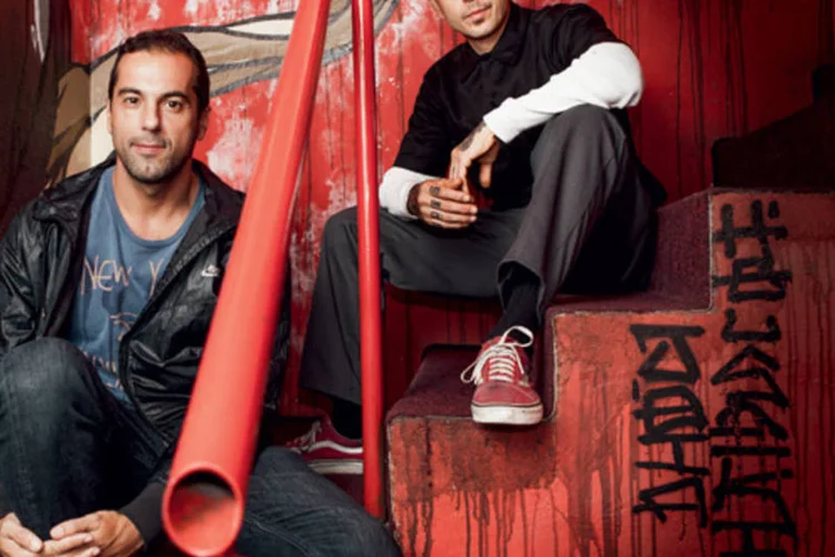 Marcelo Beraldo e André Juliani, do Cine Joia : doze concertos de artistas alternativos com dinheiro obtido por crowdfunding (Daniela Toviansky)