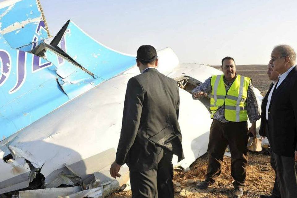 Egito examina imagens em aeroporto antes de queda de avião