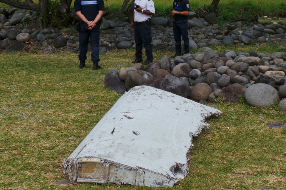 
	Destro&ccedil;o: a parte foi encontrada em Mo&ccedil;ambique e pode ser do avi&atilde;o desaparecido do voo MH370
 (Reuters)