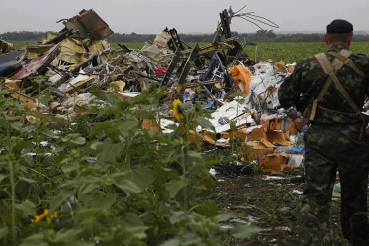 
	Destro&ccedil;os de avi&atilde;o da Malaysia Airlines no leste da Ucr&acirc;nia
 (Maxim Zmeyev/Reuters)