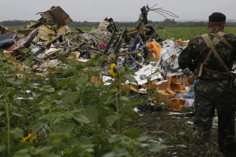 
	Destro&ccedil;os de avi&atilde;o da Malaysia Airlines: 37 australianos morreram
 (Maxim Zmeyev/Reuters)