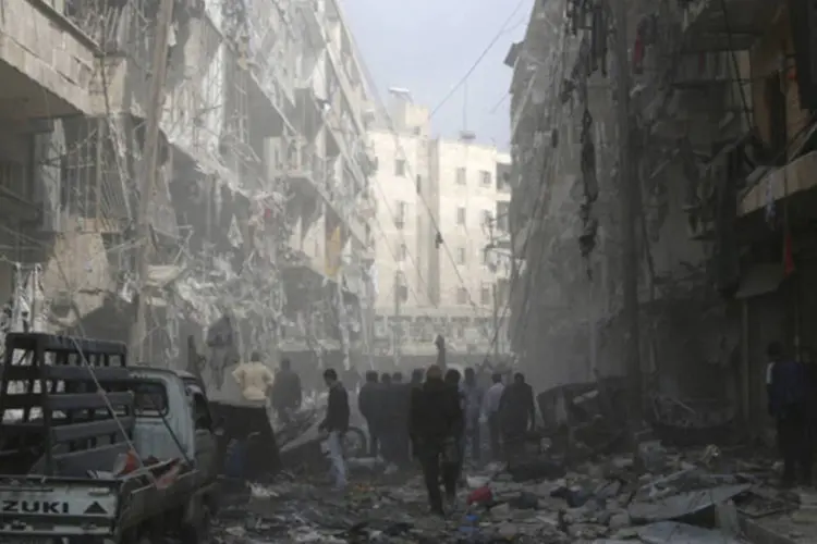 
	Destrui&ccedil;&atilde;o causada por ataque de for&ccedil;as leais a ao presidente sirio Bashar al-Assad
 (Hosam Katan/Reuters)