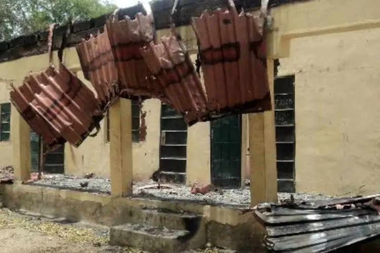 Destruição na escola nigeriana onde aconteceu o sequestro: crime ocorreu há mais de duas semanas (AFP)