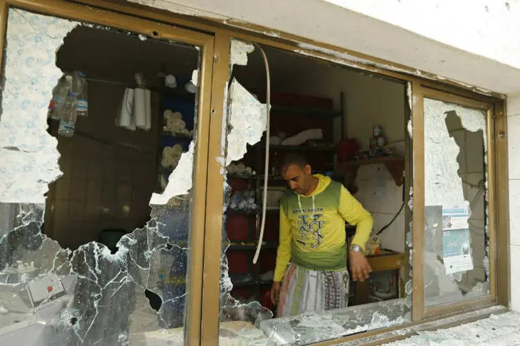 Destruição em escola no Iêmen: milhares de pessoas deixaram suas casas (Khaled Abdullah/Reuters)