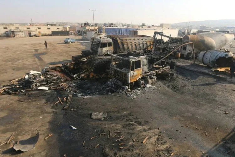 
	Vis&atilde;o geral da destrui&ccedil;&atilde;o em Idlib ap&oacute;s supostos ataques a&eacute;reos da R&uacute;ssia: hospital tamb&eacute;m pode ter sido atingido
 (REUTERS/Ammar Abdullah)