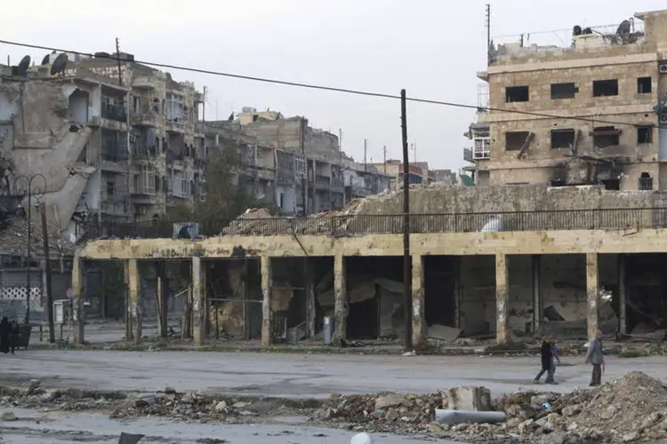 Destruição na Síria: helicópteros e aviões de combate lançaram bombas de barril sobre áreas residenciais e industriais (Mahmoud Hebbo/Reuters)