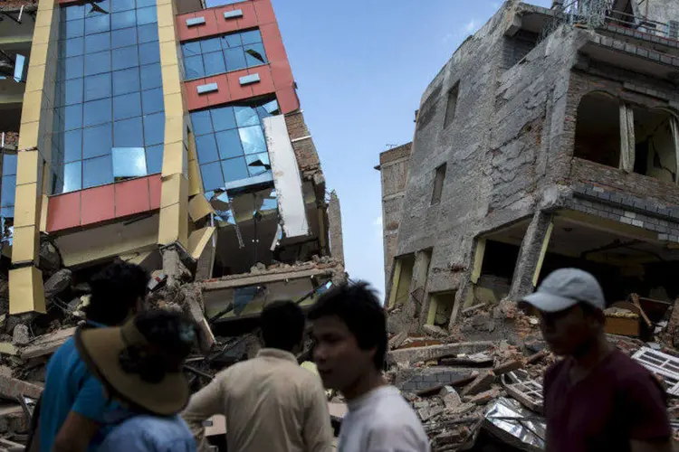 Destruição causada por terremoto no Nepal (Athit Perawongmetha/Reuters)