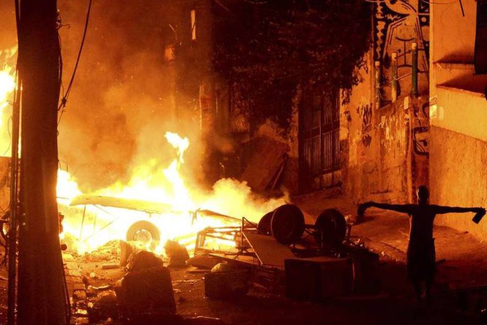 Rio amanhece com 9 ônibus queimados após noite de conflitos