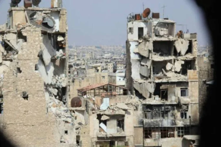 
	Aleppo: desde o dia 31 de maio, a &aacute;rea de Manbech, controlada pelo EI, &eacute; alvo de uma ofensiva das For&ccedil;as da S&iacute;ria Democr&aacute;tica
 (George Ourfalian/AFP)