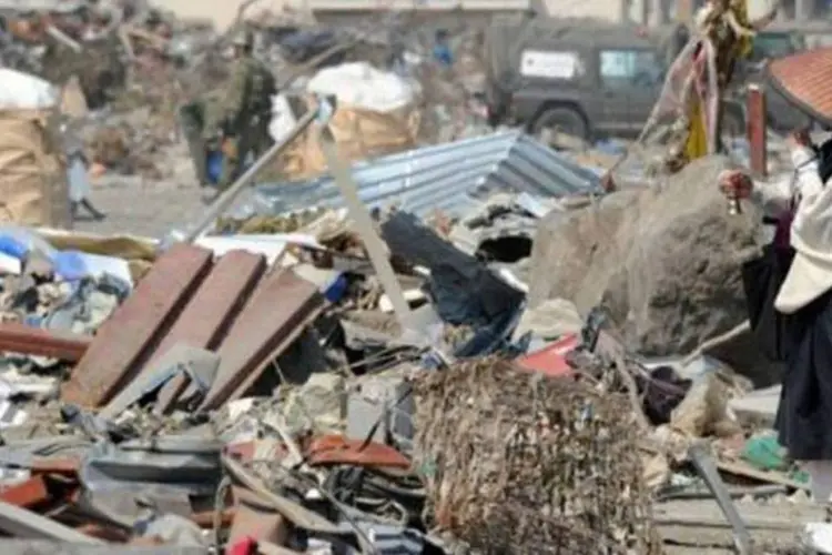 Destruição causada pelo tsunami no Japão: 14.616 mortos e 11.111 desaparecidos (Toshifumi Kitamura/AFP)