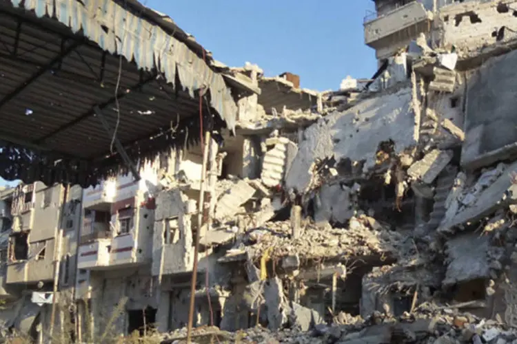 
	Pr&eacute;dios destru&iacute;dos em Homs, na S&iacute;ria: conhecida como &quot;a capital da Revolu&ccedil;&atilde;o&quot;, a cidade est&aacute; controlada em 80% pelo Ex&eacute;rcito
 (REUTERS)