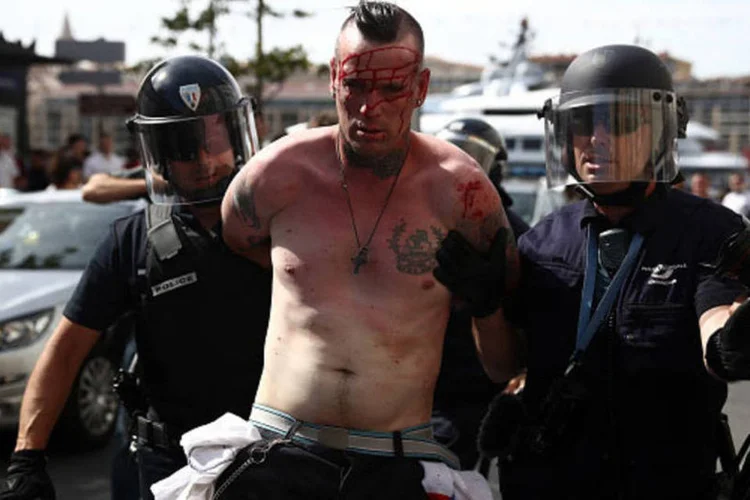 
	Eurocopa: vinte e quatro pessoas, 20 detidas em Marselha e quatro em Lille, foram expulsas do territ&oacute;rio franc&ecirc;s, de acordo com fontes oficiais
 (Getty Images)