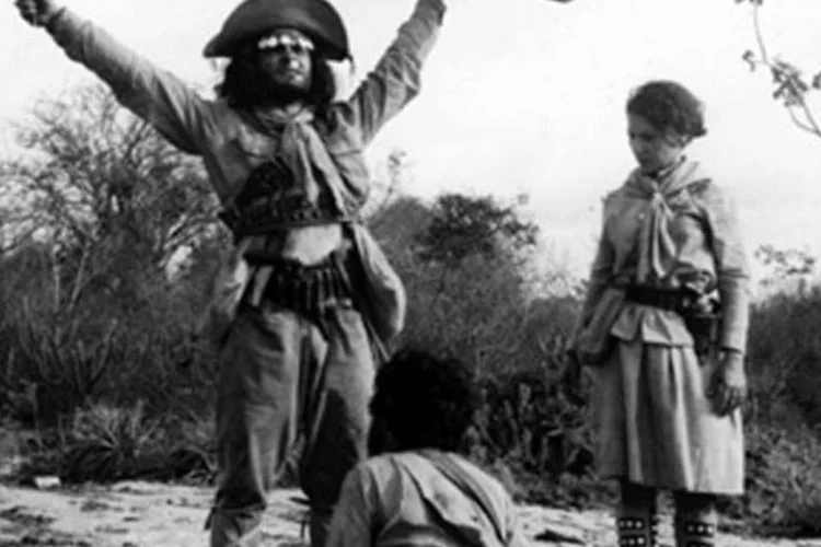 Glauber Rocha foi aplaudido em Cannes com "Deus e o Diabo na Terra do Sol" (Reprodução/Cinemateca brasileira)