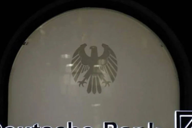Logotipo do Deutsche Bank em Frankfurt: Deutsche Bank quer reduzir 1.500 empregos na divisão de bancos de investimento (Corporate Banking & Securities) (Kai Pfaffenbach/Reuters)