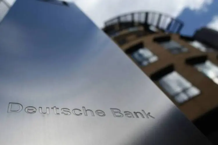 
	Deutsche Bank: o banco j&aacute; pagou o recorde de US$ 2,5 bilh&otilde;es de multa para autoridades dos EUA e do Reino Unido por ter tentado manipular as taxas de juros interbanc&aacute;rias
 (Dan Kitwood/Getty Images)