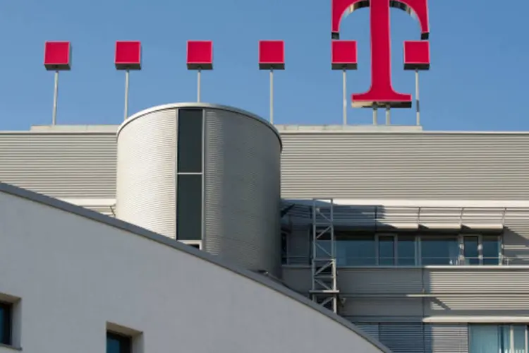 
	Deutsche Telekom: grupo de telecomunica&ccedil;&otilde;es alem&atilde;o precisa fazer a fus&atilde;o com a MetroPCS para diminuir a dist&acirc;ncia de seus rivais maiores nos EUA e liberar recursos para investir em seu mercado interno.
 (Getty Images / Allison Shelley)