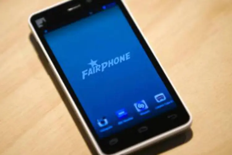 O "fairphone", um smartphone ecológico, é visto em 18 de setembro de 2013, em Londres (AFP)
