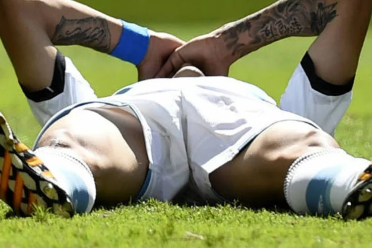 
	Angel Di Maria: sentiu a coxa e n&atilde;o jogar&aacute; restante da Copa do Mundo
 (REUTERS/Dylan Martinez)