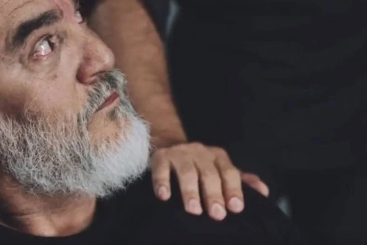 
	Toque: &ldquo;Nem a maior tecnologia supera o poder do toque&rdquo;, diz a assinatura.
 (Reprodução / YouTube)