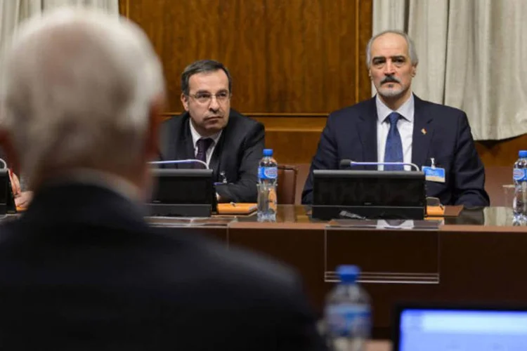 
	S&iacute;ria: desde sexta-feira, o diplomata da ONU ganhou um primeiro round, ao trazer as delega&ccedil;&otilde;es de ambas as partes em conflito para discutir com ele
 (Fabrice Coffrini / AFP)
