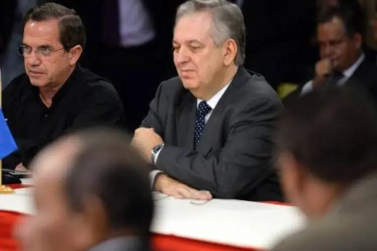 O ministro brasileiro das Relações Exteriores, Luiz Alberto Figueiredo, é visto em 10 de abril de 2014, em Caracas (Juan Barreto/AFP)