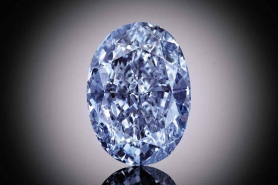Diamante azul raro pode bater recorde em leilão