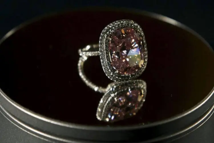 
	Diamante rosa: comprador apelidou a pedra de &ldquo;A Doce Josephine&rdquo;
 (Denis Balibouse/REUTERS)