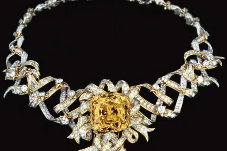 O Diamante Tiffany, de 128.54, em colar de Jean Schluberger, usado apenas duas vezes na história da joalheria (Divulgação/Tiffany)