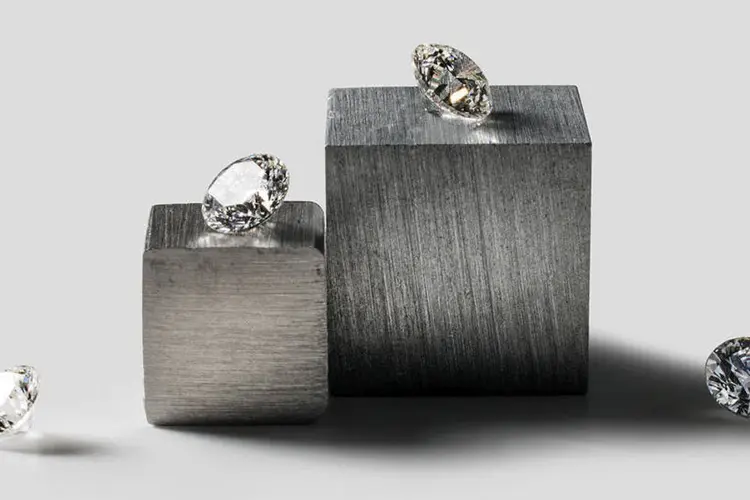 Diamantes da Diamond Foundry: pedras são "criadas" em reator de 8.000º C (Reprodução/Diamond Foundry)