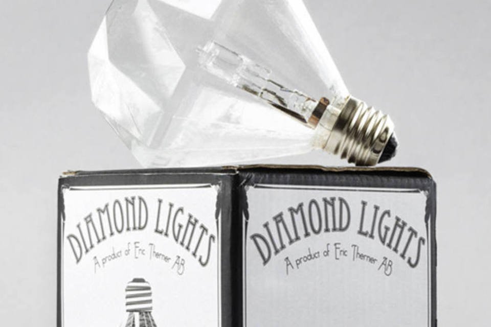 Designer cria lâmpada em formato de diamante