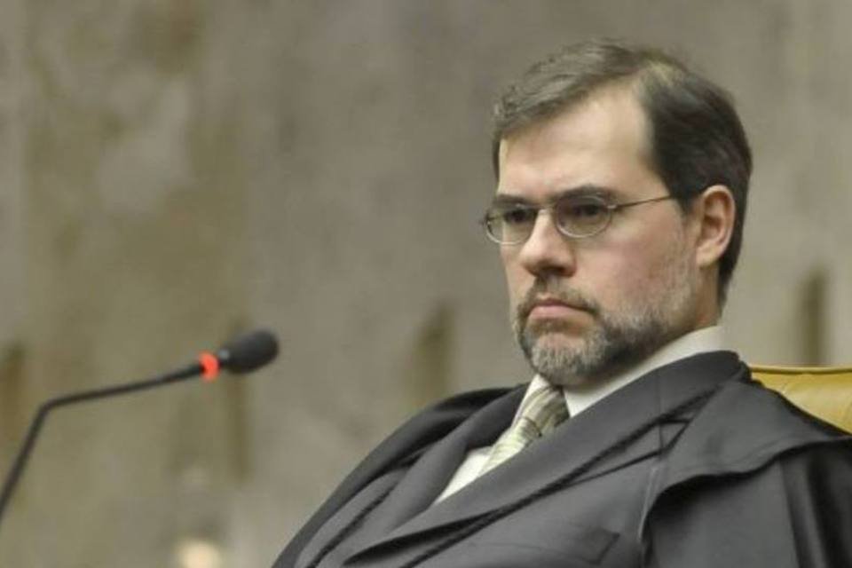 Dias Toffoli vota em menos de 1 minuto e absolve Dirceu