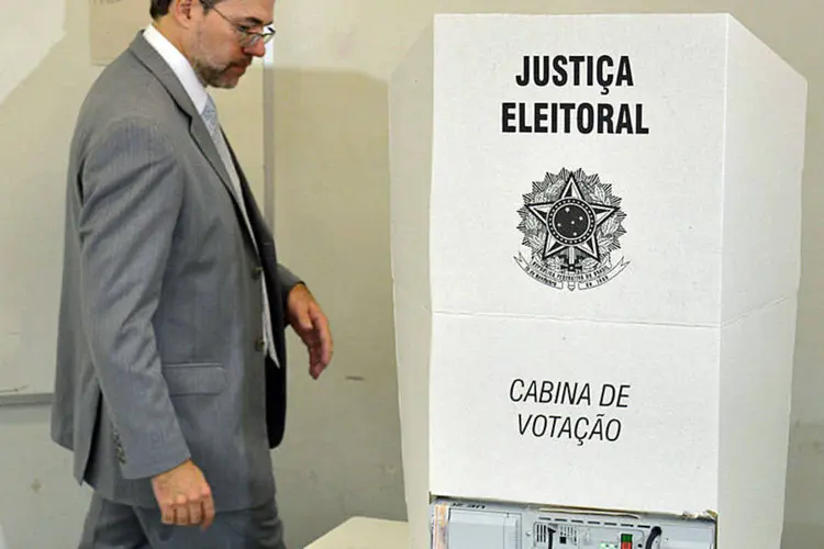 
	Presidente do TSE, ministro Dias Toffoli, vota em tr&acirc;nsito em zona eleitoral de Bras&iacute;lia
 (Fabio Rodrigues Pozzebom /Agência Brasil)