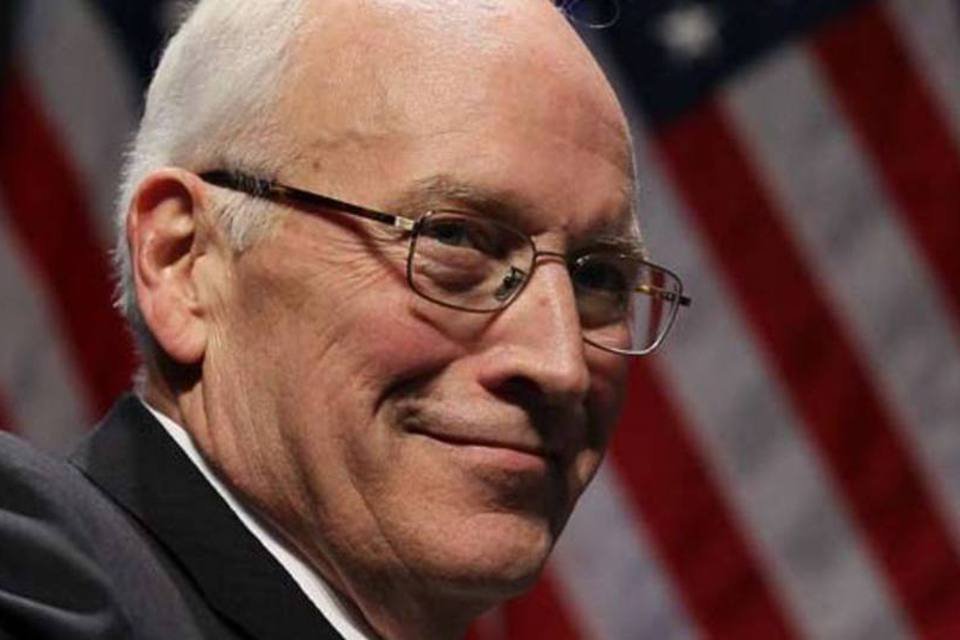 Interrogadores da CIA são heróis, diz Dick Cheney
