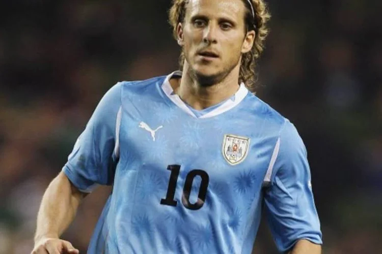 
	Diego F&oacute;rlan, jogador de futebol do Uruguai: &quot;temos que sair para o jogo, sermos protagonistas e irmos em busca dos tr&ecirc;s pontos&quot;, afirma
 (Getty Images)