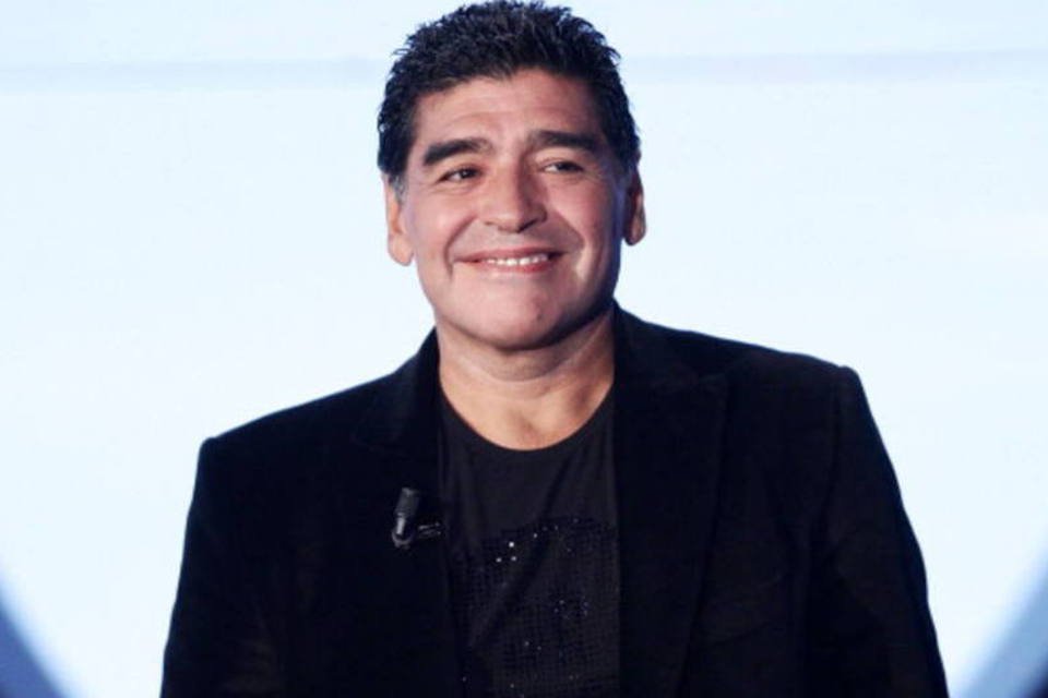 Maradona estreia programa na TV argentina e ataca Fifa