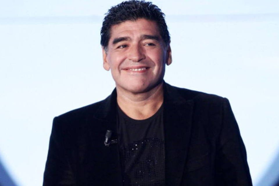 Presidente venezuelano diz que Maradona deveria assumir Fifa