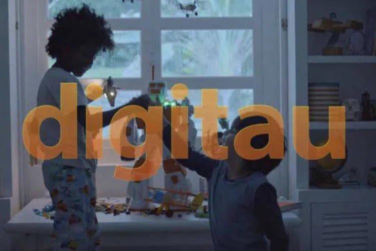 
	Frame de campanha publicit&aacute;ria do Ita&uacute;: o Conar aceitou as reclama&ccedil;&otilde;es com base no C&oacute;digo Brasileiro de Autorregulamenta&ccedil;&atilde;o Publicit&aacute;ria
 (Reprodução/ Youtube)