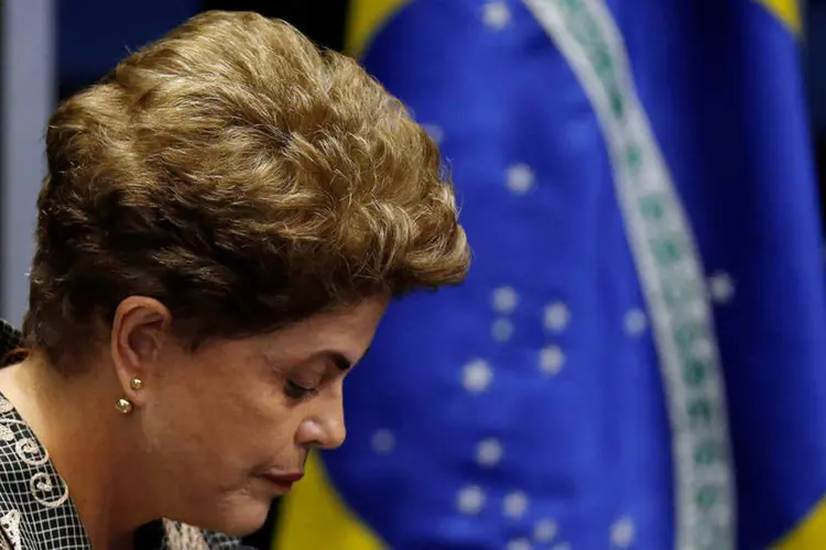 
	Dilma Rousseff: a inabilita&ccedil;&atilde;o de Dilma para exercer cargo p&uacute;blico seria uma pena acess&oacute;ria &agrave; da perda do mandato, aplicada de forma autom&aacute;tica
 (REUTERS/Ueslei Marcelino)